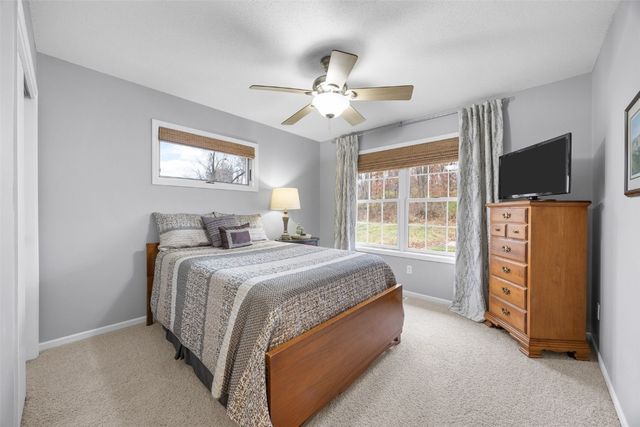 3802 Richland Dr NW, Cedar Rapids, IA 52405