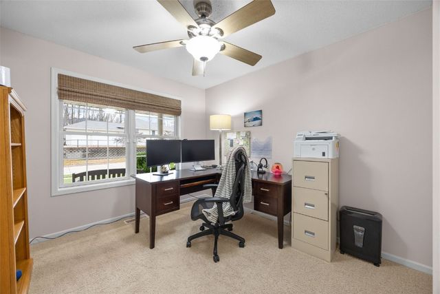 3802 Richland Dr NW, Cedar Rapids, IA 52405