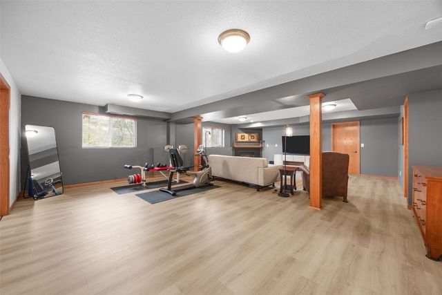 3802 Richland Dr NW, Cedar Rapids, IA 52405