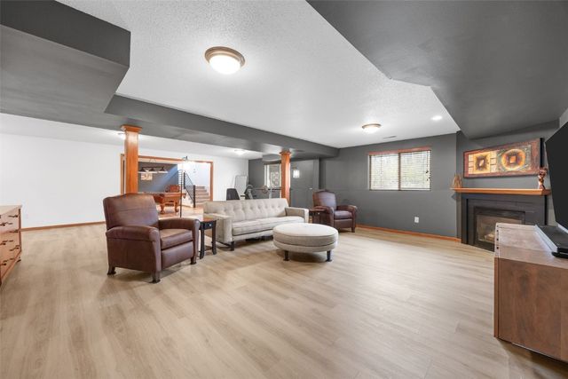 3802 Richland Dr NW, Cedar Rapids, IA 52405