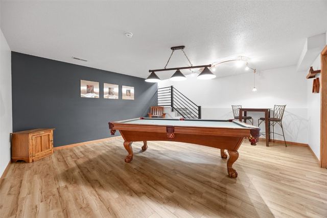 3802 Richland Dr NW, Cedar Rapids, IA 52405