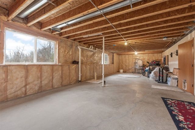 3802 Richland Dr NW, Cedar Rapids, IA 52405