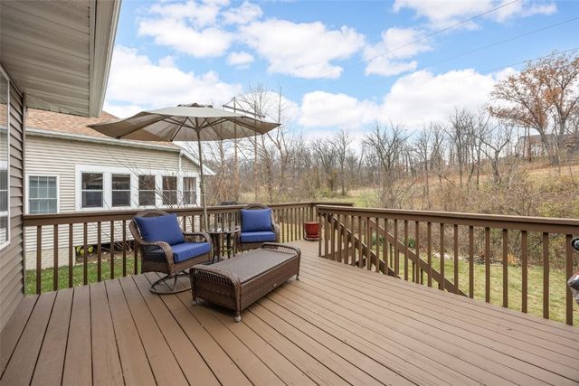 3802 Richland Dr NW, Cedar Rapids, IA 52405