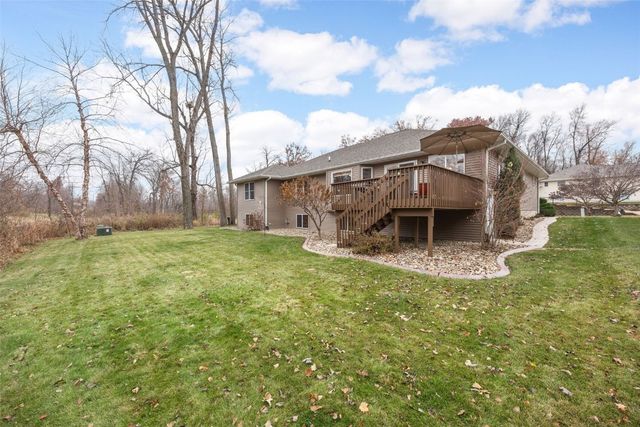 3802 Richland Dr NW, Cedar Rapids, IA 52405