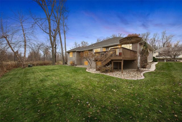 3802 Richland Dr NW, Cedar Rapids, IA 52405