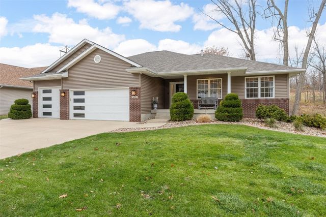 3802 Richland Dr NW, Cedar Rapids, IA 52405