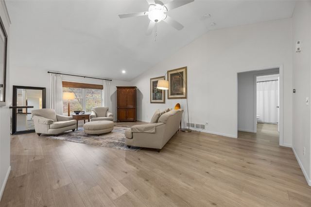 3802 Richland Dr NW, Cedar Rapids, IA 52405