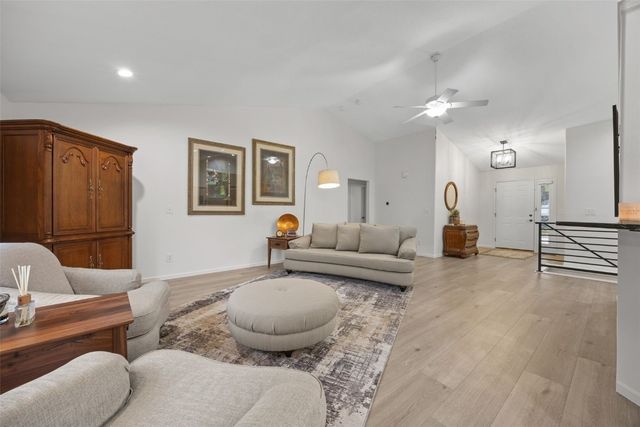 3802 Richland Dr NW, Cedar Rapids, IA 52405