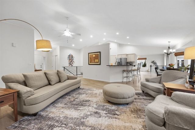 3802 Richland Dr NW, Cedar Rapids, IA 52405