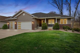 3802 Richland Dr NW, Cedar Rapids, IA 52405