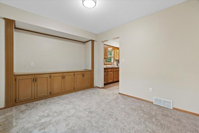 732 S 96th STREET, West Allis, WI 53214