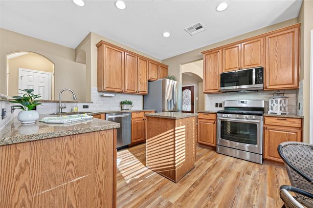 6718 Durango Creek Drive, Magnolia, TX 77354