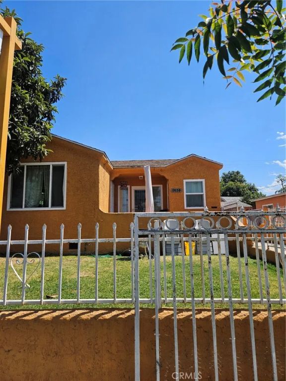 2638 Iowa, South Gate, CA 90280