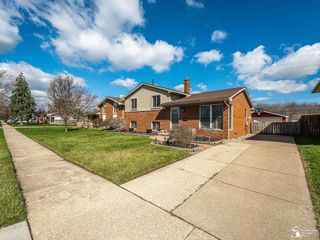 22244 Candace Drive, Rockwood, MI 48173