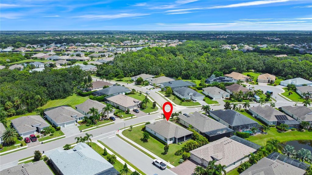Image 11 of property listing at 12022 GOLDENROD AVENUE, Bradenton, FL 34212