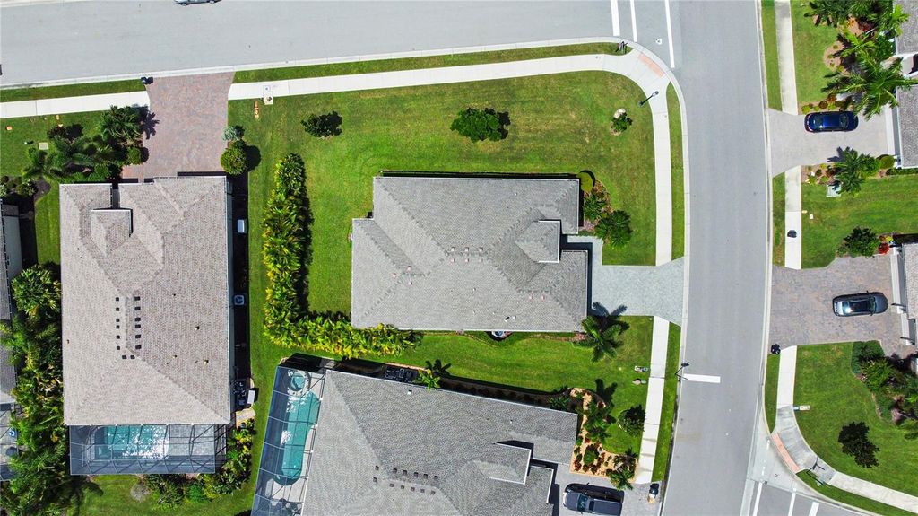 Image 12 of property listing at 12022 GOLDENROD AVENUE, Bradenton, FL 34212