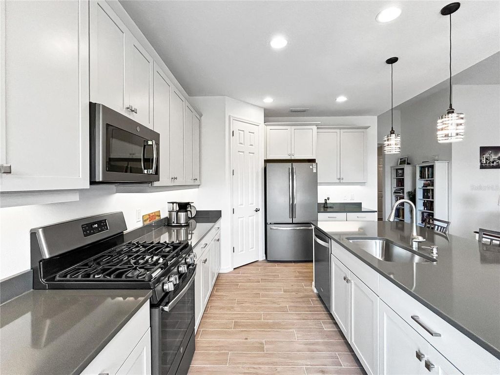 Image 23 of property listing at 12022 GOLDENROD AVENUE, Bradenton, FL 34212