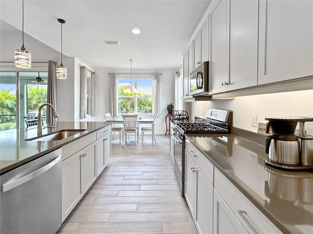 Image 24 of property listing at 12022 GOLDENROD AVENUE, Bradenton, FL 34212