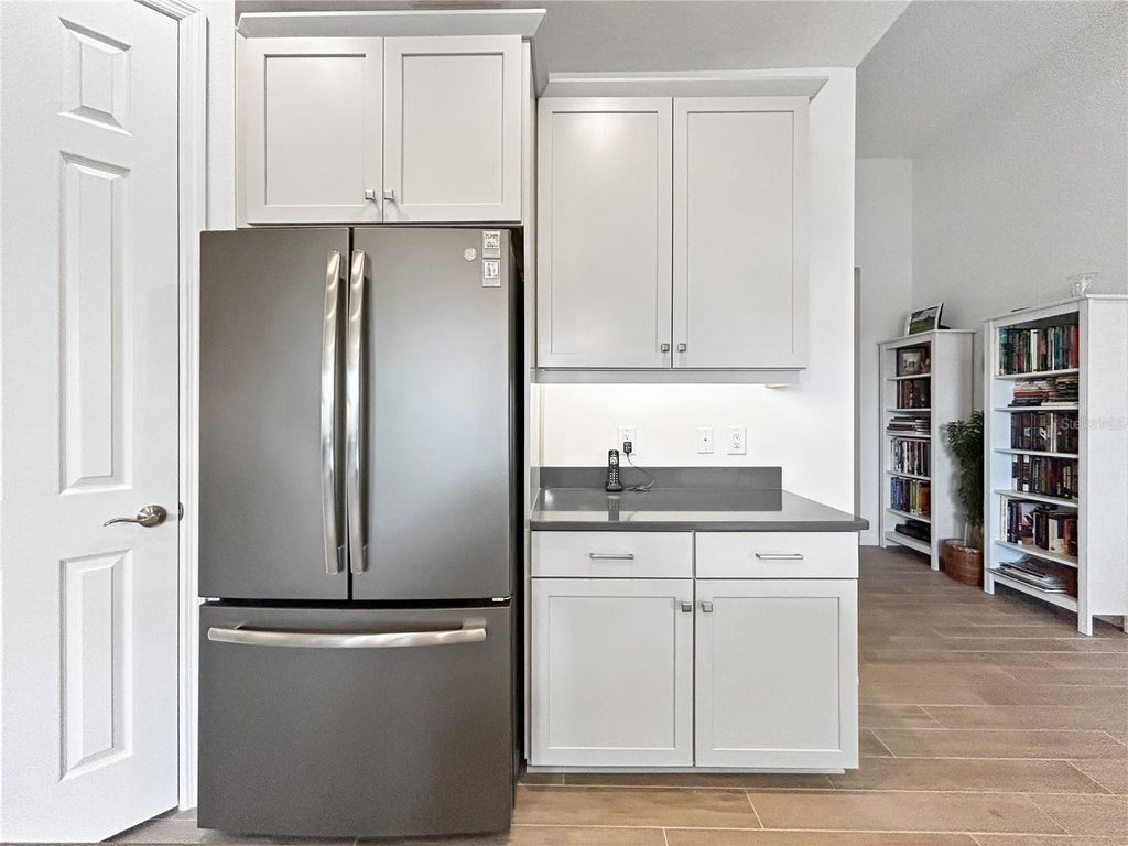 Image 25 of property listing at 12022 GOLDENROD AVENUE, Bradenton, FL 34212