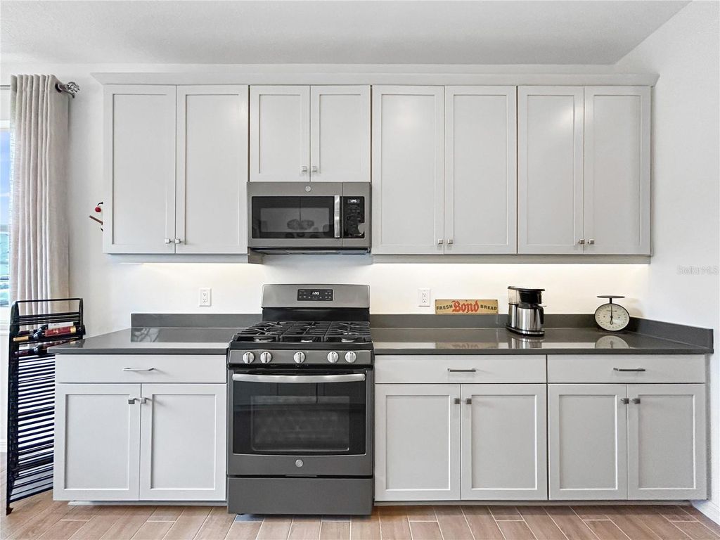 Image 26 of property listing at 12022 GOLDENROD AVENUE, Bradenton, FL 34212