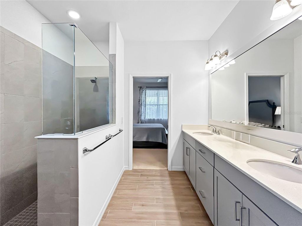 Image 31 of property listing at 12022 GOLDENROD AVENUE, Bradenton, FL 34212