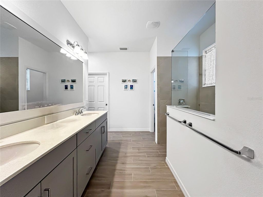 Image 32 of property listing at 12022 GOLDENROD AVENUE, Bradenton, FL 34212