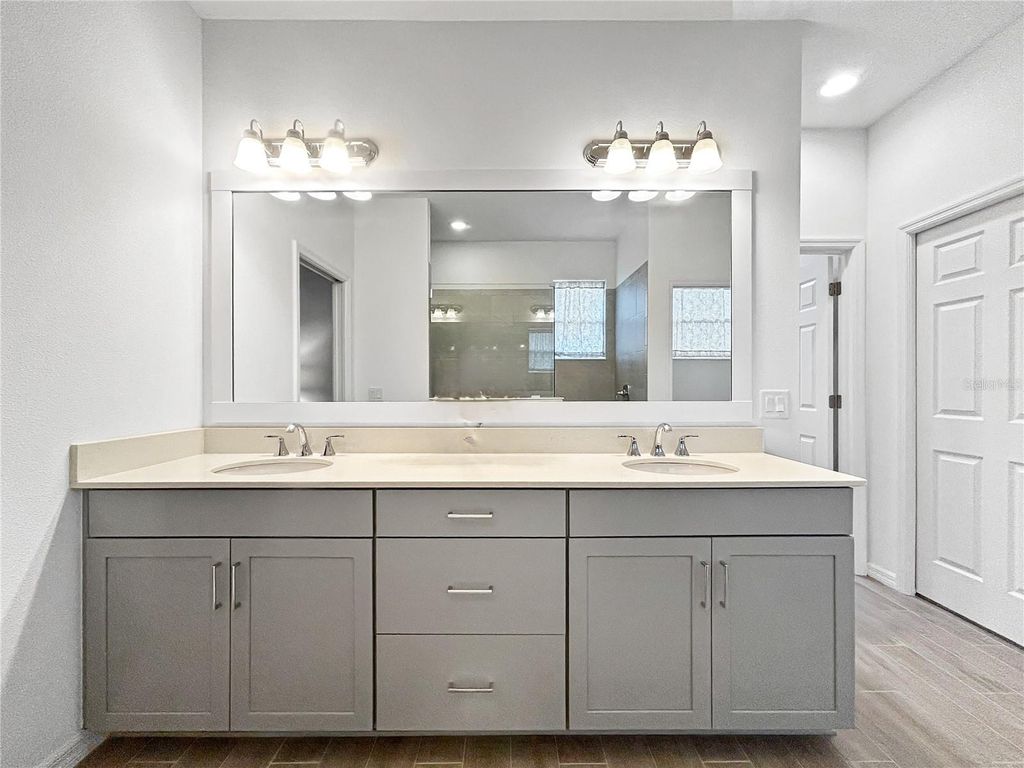 Image 33 of property listing at 12022 GOLDENROD AVENUE, Bradenton, FL 34212