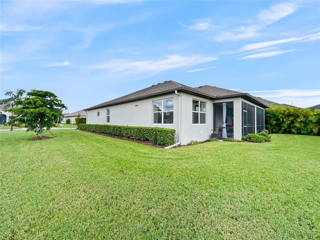 Image 6 of property listing at 12022 GOLDENROD AVENUE, Bradenton, FL 34212