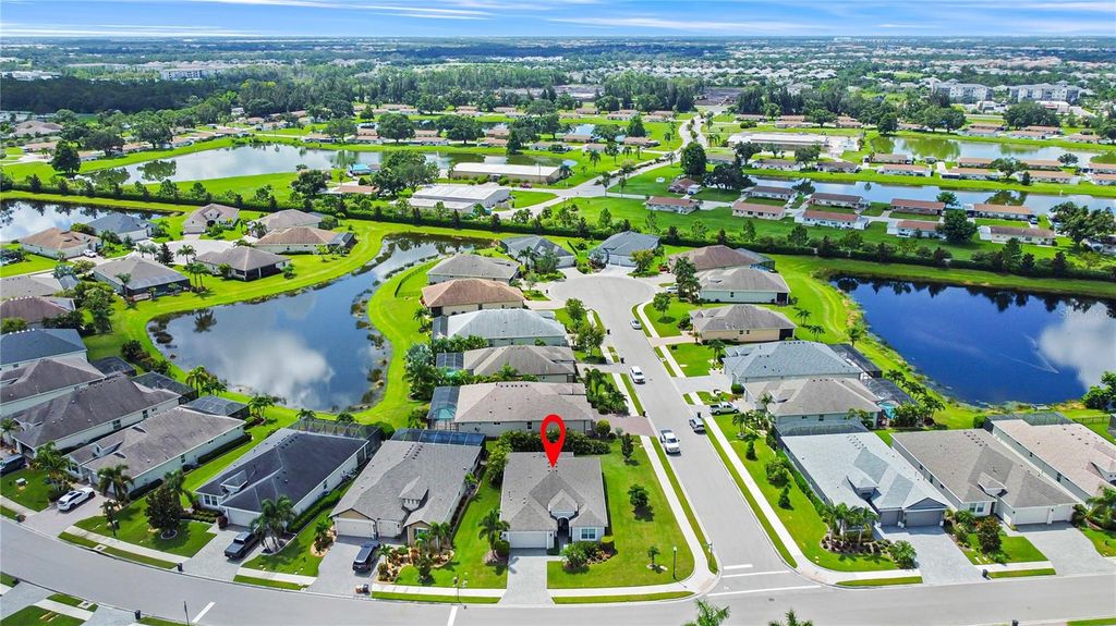 Image 10 of property listing at 12022 GOLDENROD AVENUE, Bradenton, FL 34212