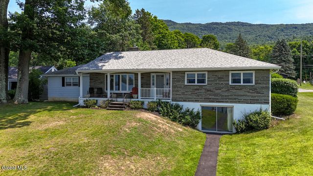 29 Trout Pavilion Road, Queensbury, NY 12804