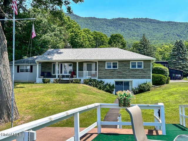 29 Trout Pavilion Road, Queensbury, NY 12804