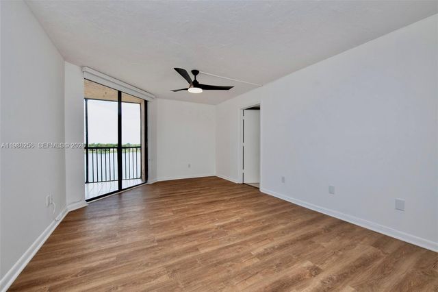 20850 San Simeon Way 506-5, Miami, FL 33179