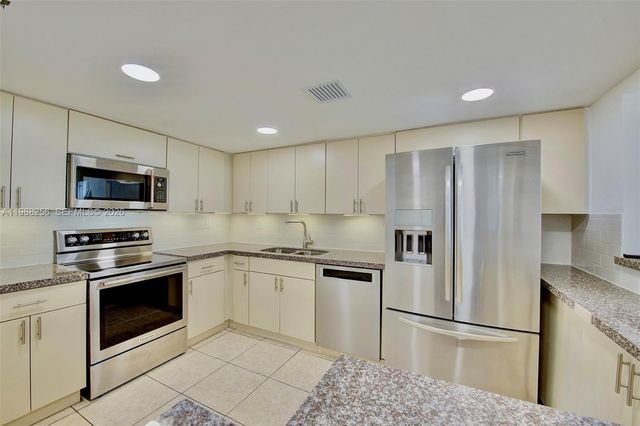 20850 San Simeon Way 506-5, Miami, FL 33179