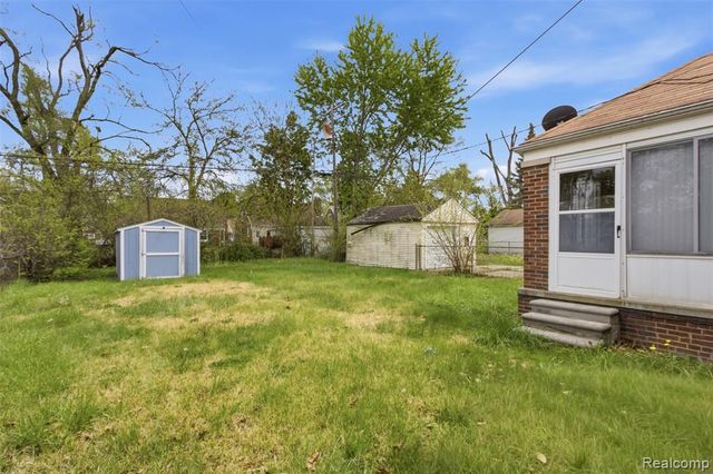 18260 Strathmoor Street, Detroit, MI 48235