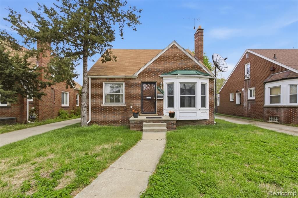 18260 Strathmoor Street, Detroit, MI 48235
