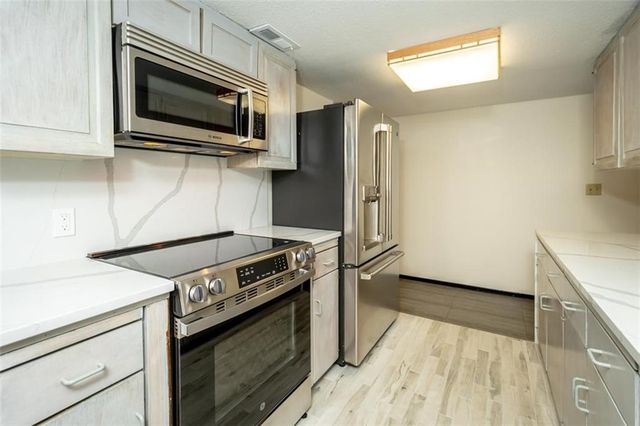 2713 W 24th Terrace, Lawrence, KS 66047