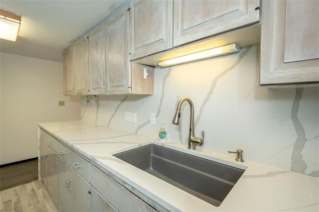 2713 W 24th Terrace, Lawrence, KS 66047