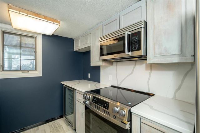 2713 W 24th Terrace, Lawrence, KS 66047