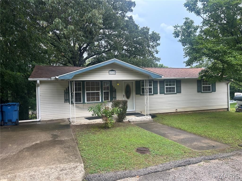 1910 Wallace, Poplar Bluff, MO 63901