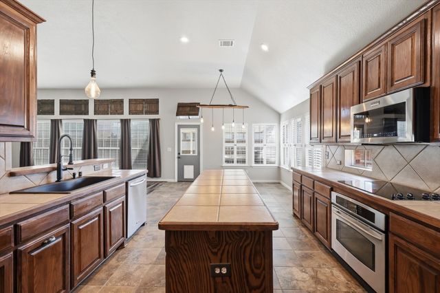 205 Odyssey Lane, Mansfield, TX 76063