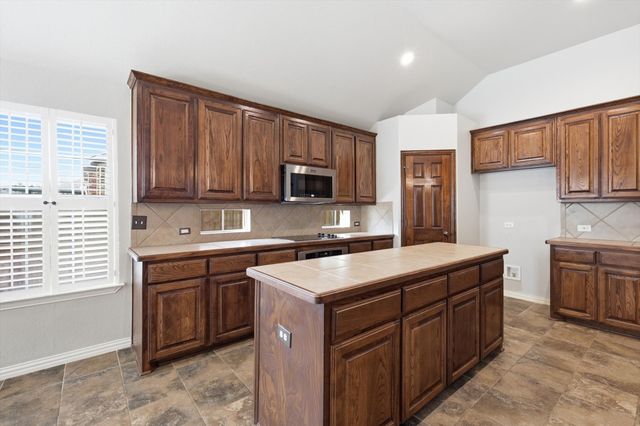 205 Odyssey Lane, Mansfield, TX 76063