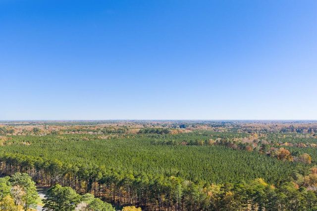 20 Brewers Neck BLVD, Carrollton, VA 23314