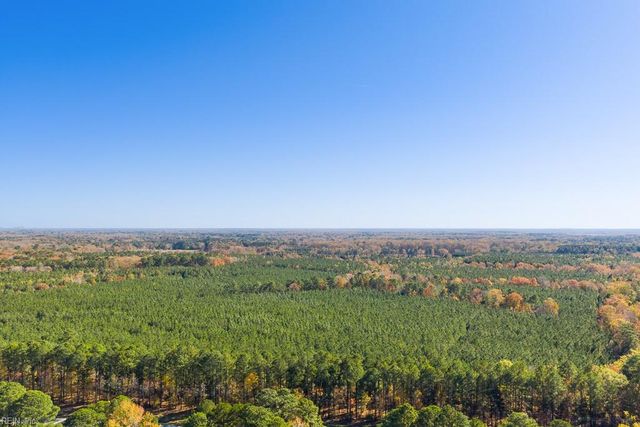 20 Brewers Neck BLVD, Carrollton, VA 23314