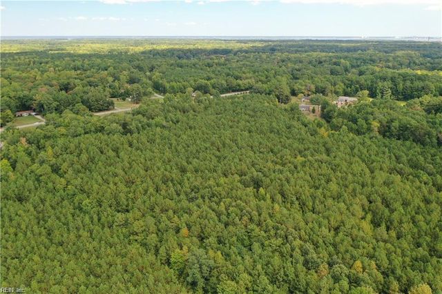 20 Brewers Neck BLVD, Carrollton, VA 23314