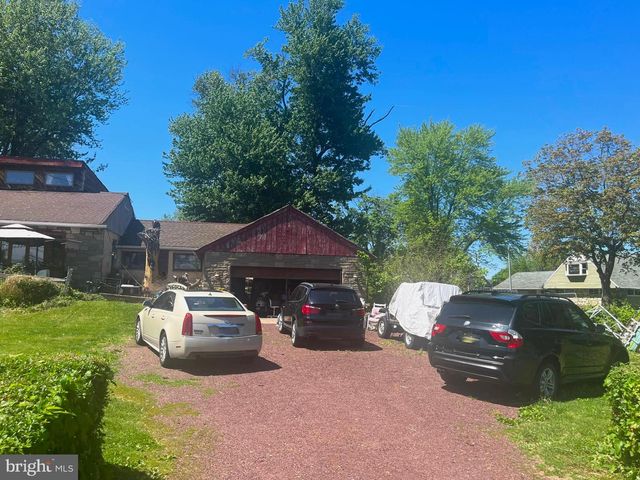 1312 FROSTY HOLLOW RD, Levittown, PA 19056