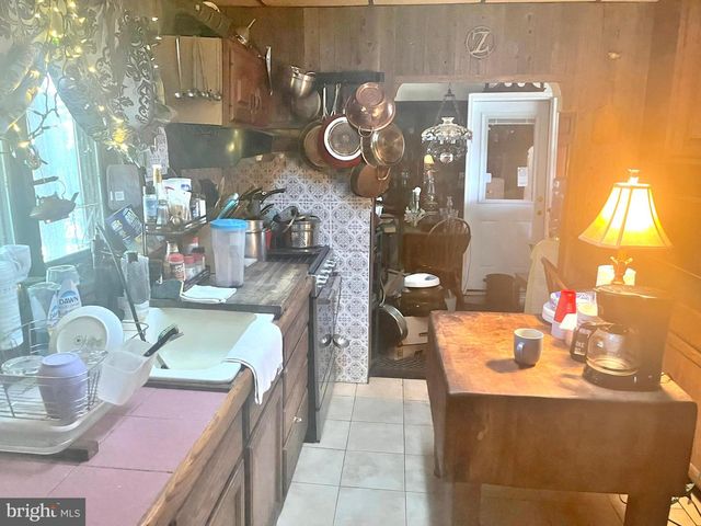 1312 FROSTY HOLLOW RD, Levittown, PA 19056