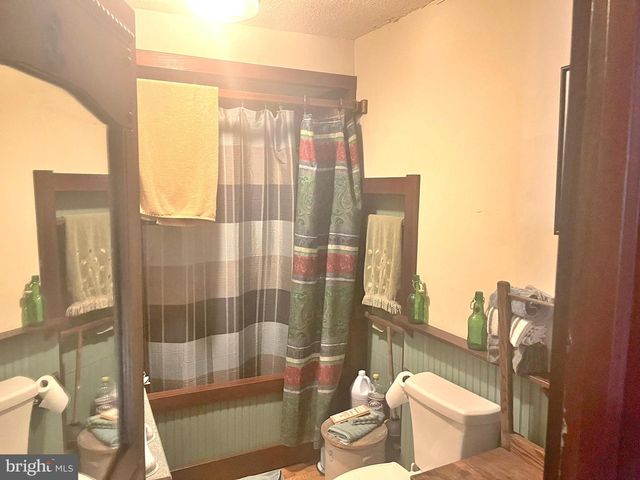 1312 FROSTY HOLLOW RD, Levittown, PA 19056