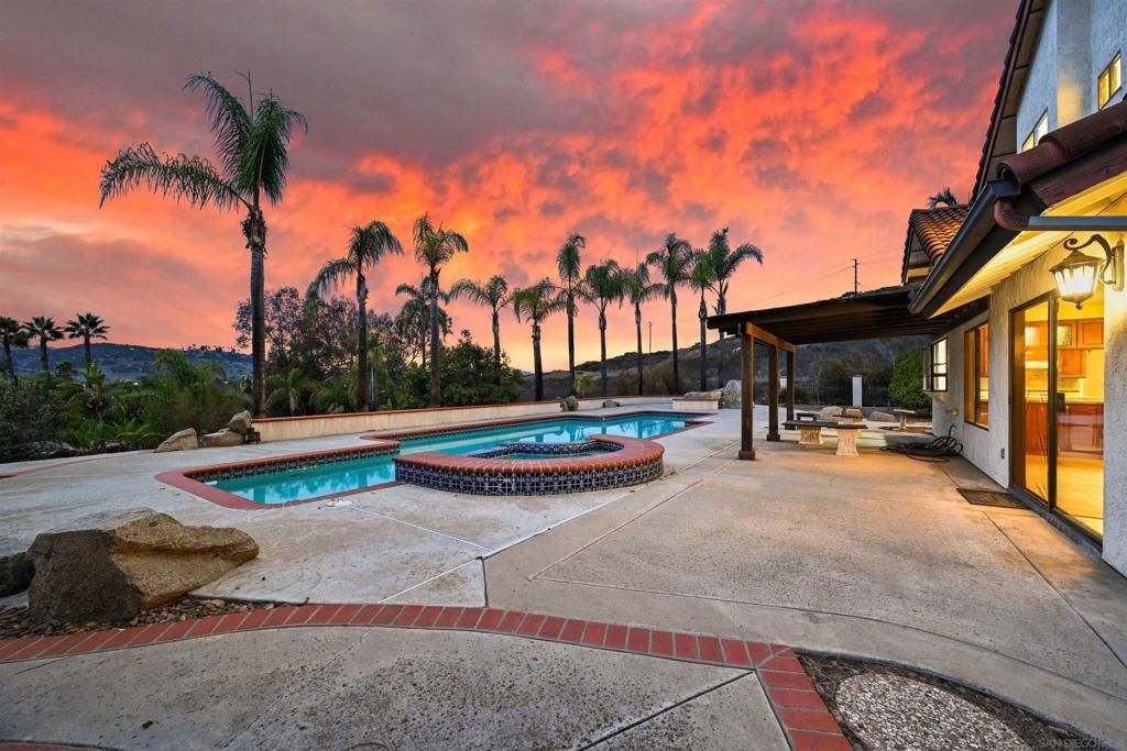 594 Allenwood Ln, Escondido, CA 92029