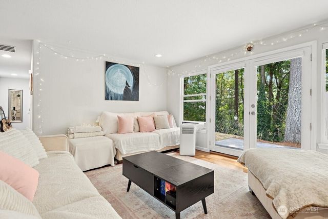 21013 NE 60th Place, Redmond, WA 98053