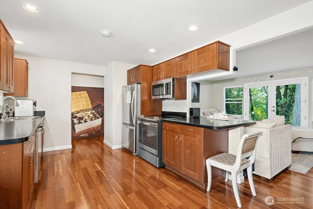 21013 NE 60th Place, Redmond, WA 98053